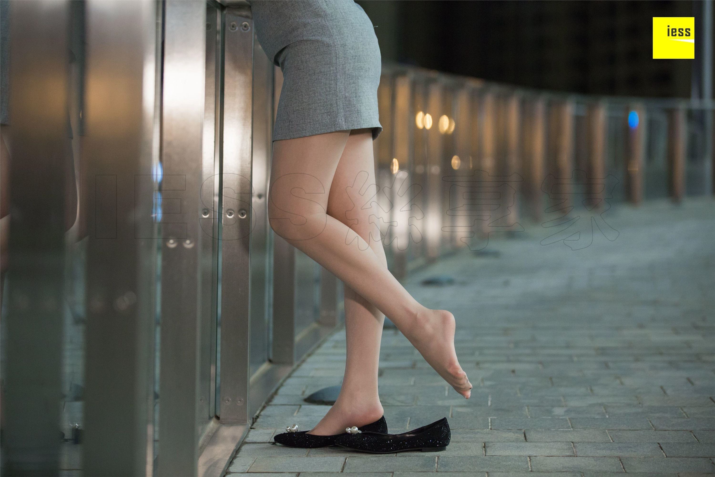 IESS异思趣向  2018.08.01《魔鬼周三》特刊30期：路灯下的制服 云云